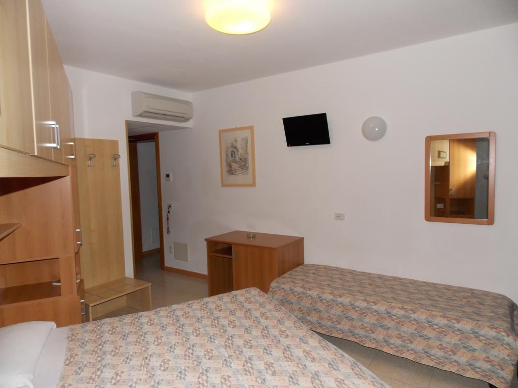Hotel Colorado Lido di Jesolo Ruang foto