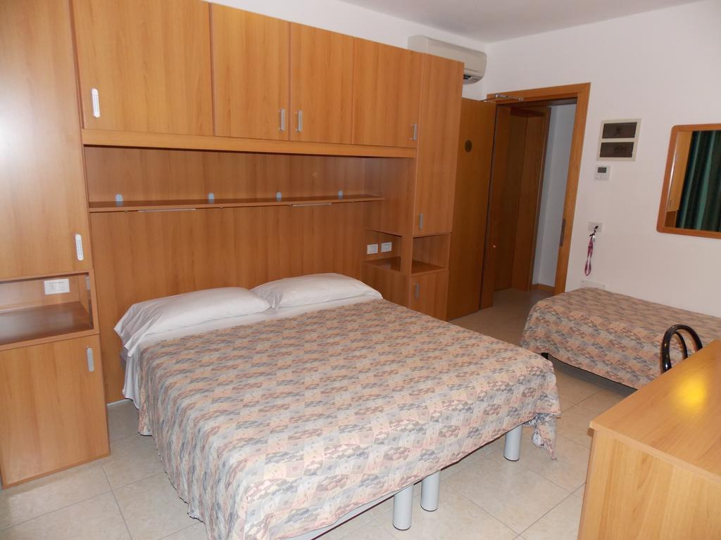Hotel Colorado Lido di Jesolo Ruang foto