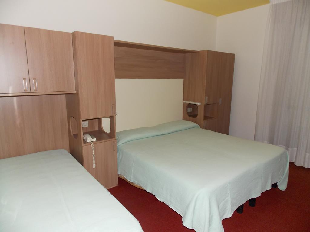 Hotel Colorado Lido di Jesolo Bagian luar foto