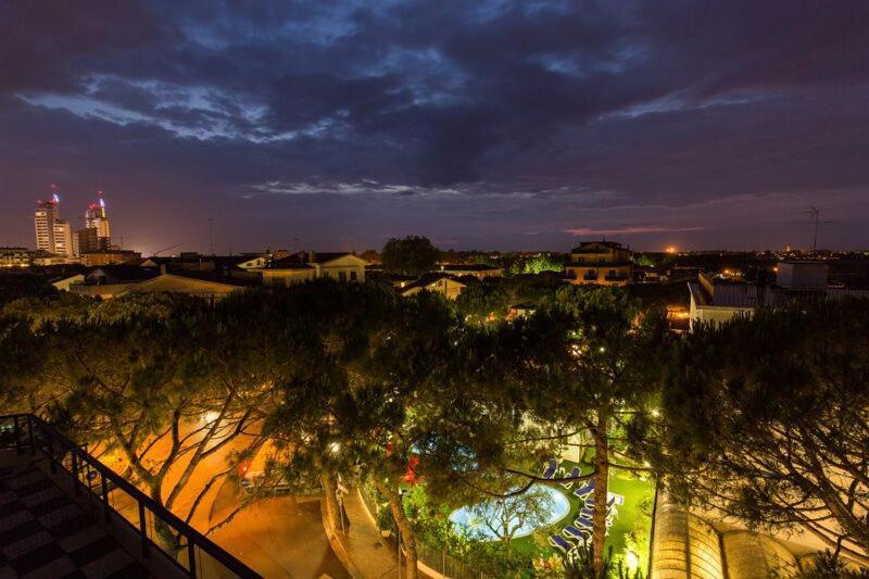 Hotel Colorado Lido di Jesolo Bagian luar foto