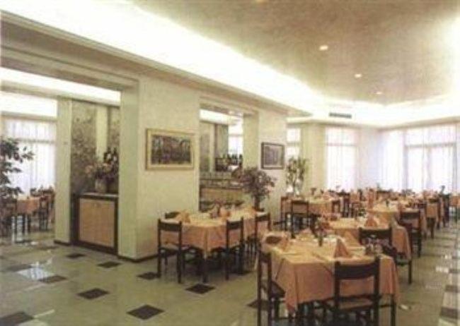 Hotel Colorado Lido di Jesolo Bagian luar foto