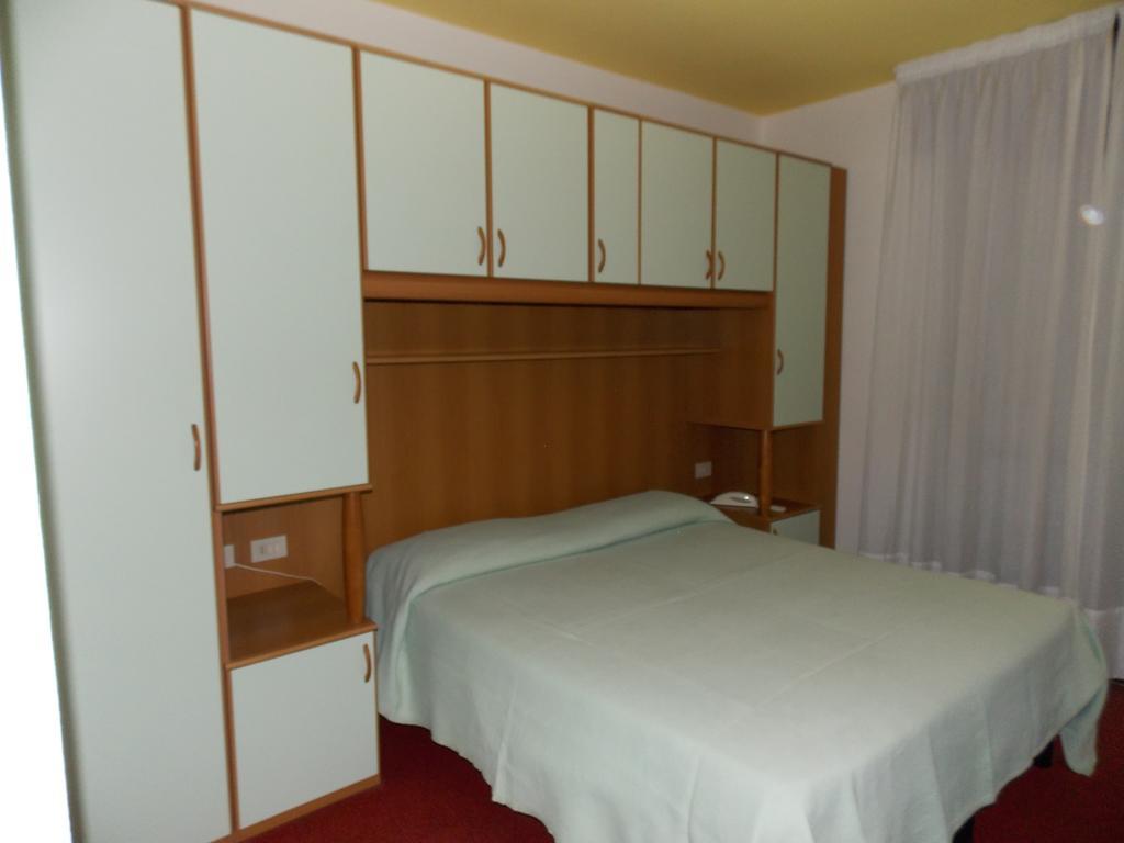 Hotel Colorado Lido di Jesolo Bagian luar foto