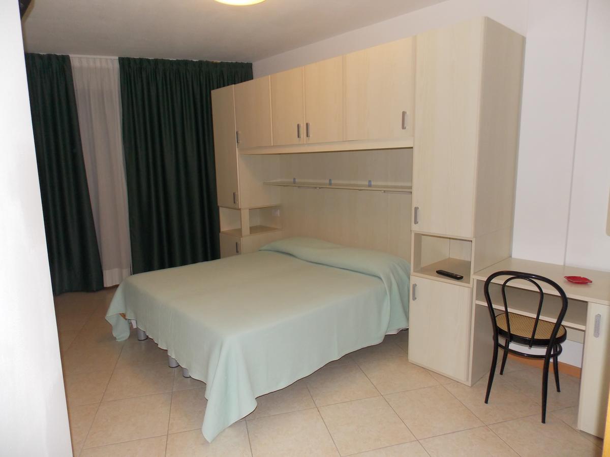 Hotel Colorado Lido di Jesolo Bagian luar foto