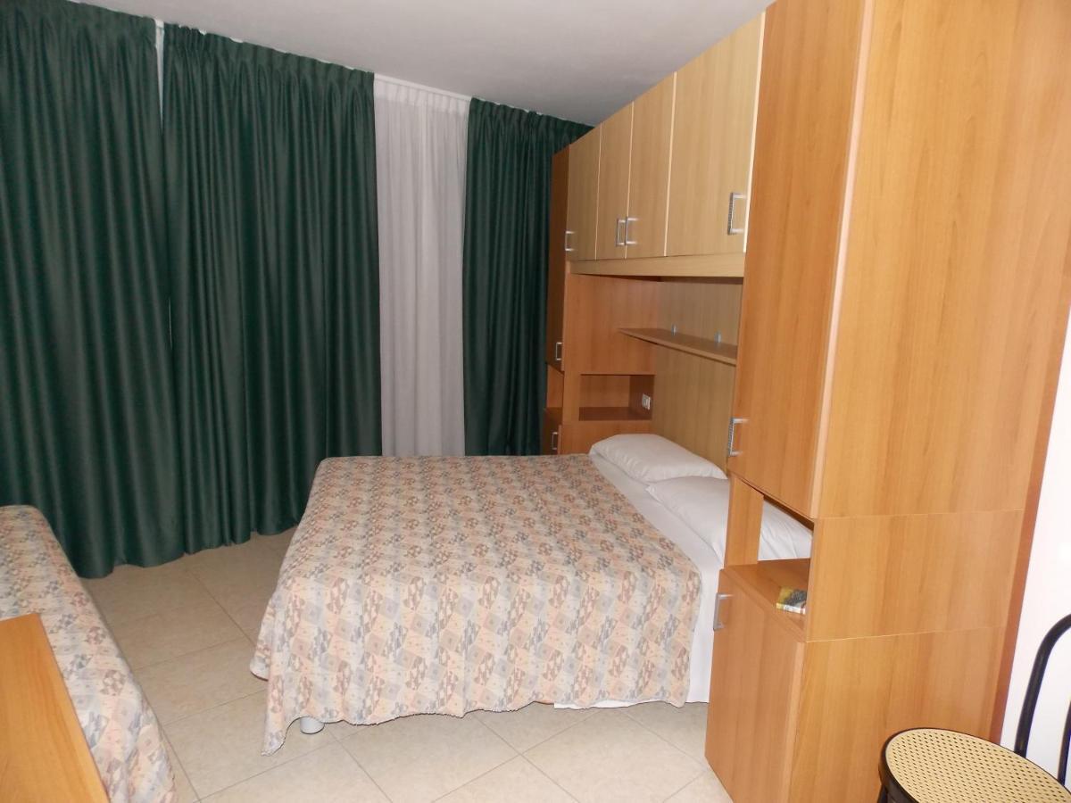 Hotel Colorado Lido di Jesolo Bagian luar foto